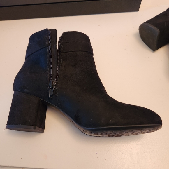 NEW KELLY & KATIE BLACK STRETCH VEGAN MICROSUEDE BOOTIES WITH BLACK BOWS - SZ 8 - Picture 7 of 10